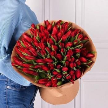 Красные тюльпаны 101 шт код товара  139040